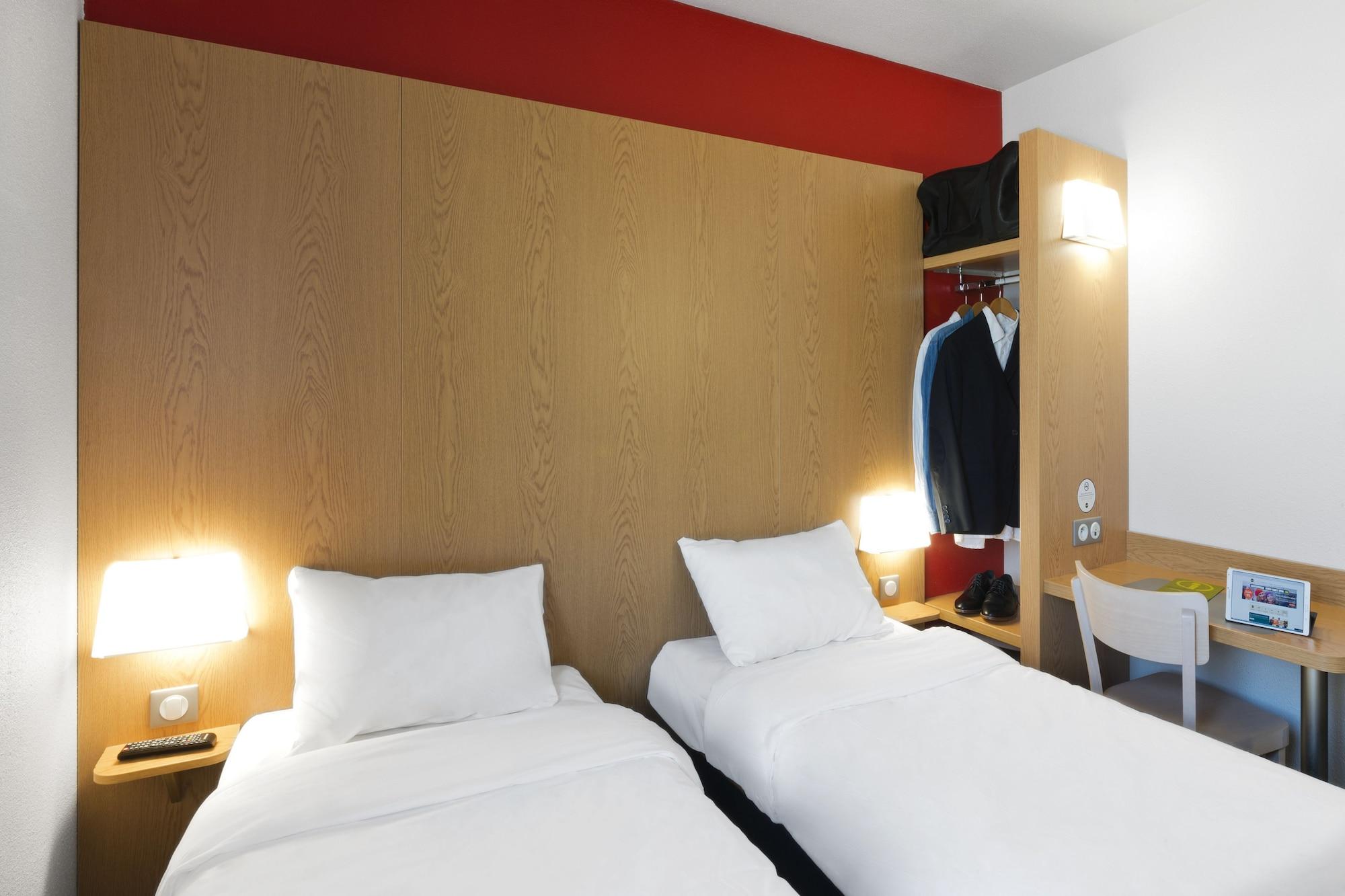 B&B Hotel Niort Marais Poitevin Est Екстер'єр фото