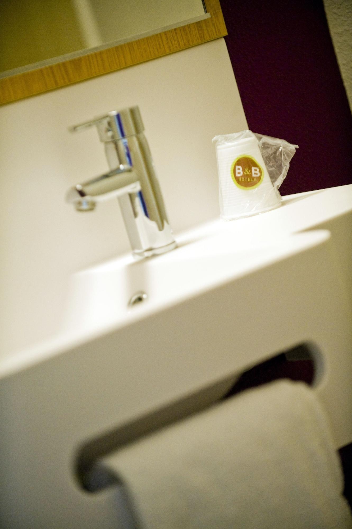 B&B Hotel Niort Marais Poitevin Est Екстер'єр фото