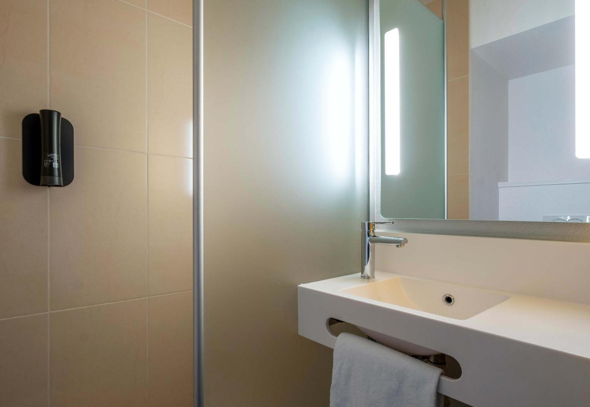 B&B Hotel Niort Marais Poitevin Est Екстер'єр фото