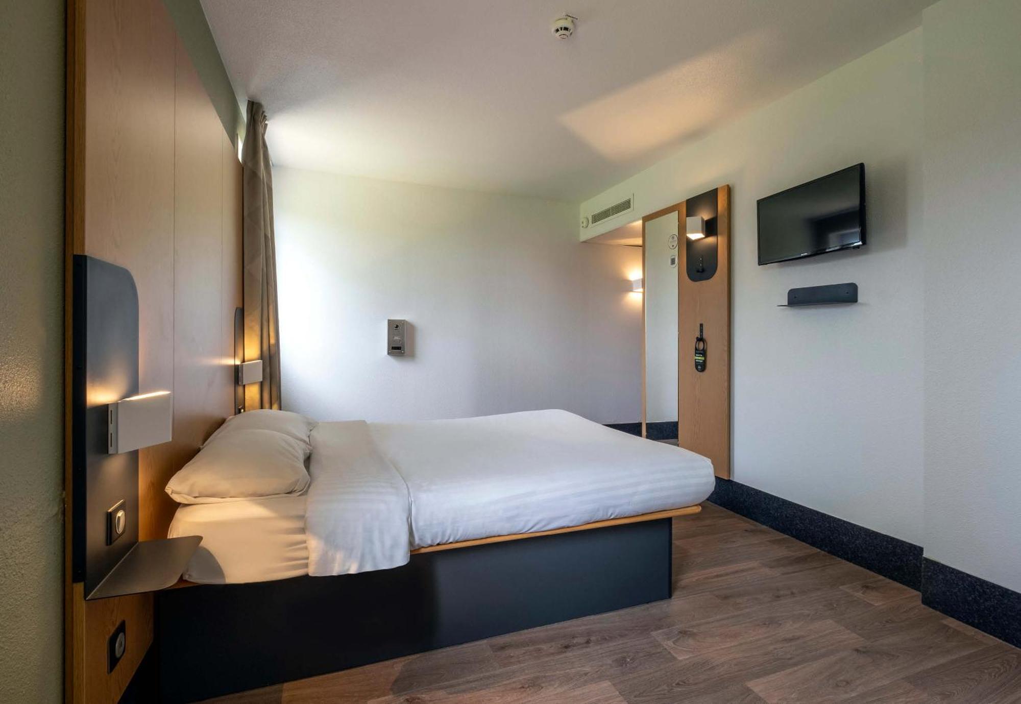 B&B Hotel Niort Marais Poitevin Est Екстер'єр фото