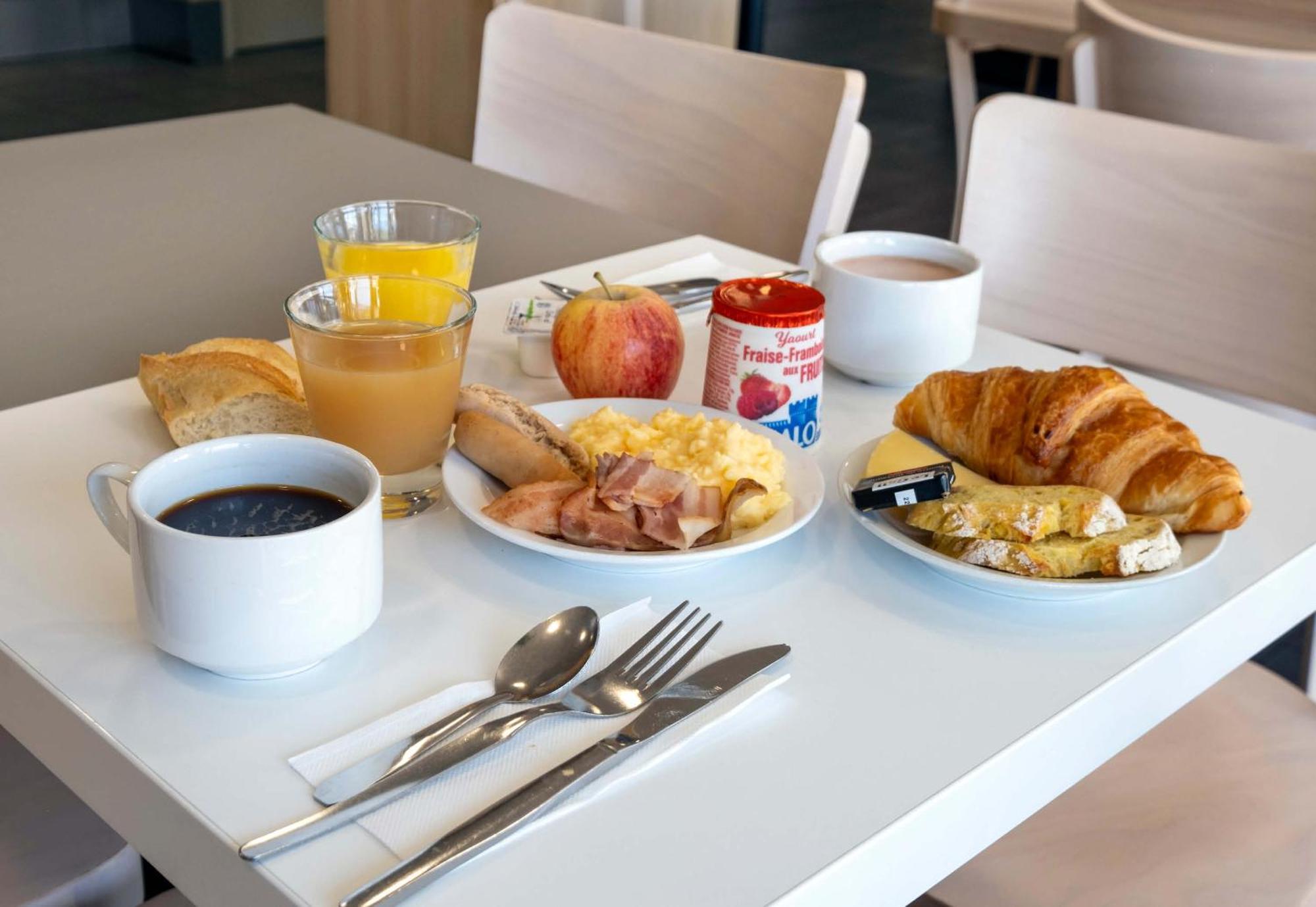 B&B Hotel Niort Marais Poitevin Est Екстер'єр фото